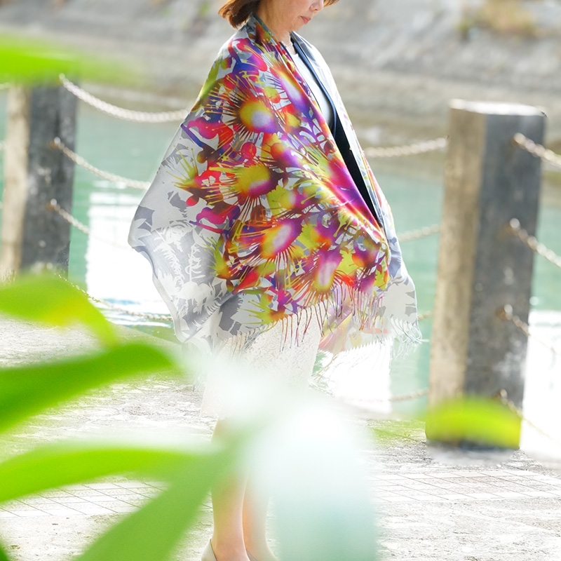 YOKANGカシミヤタッチ大判ストール(サガリバナ柄)